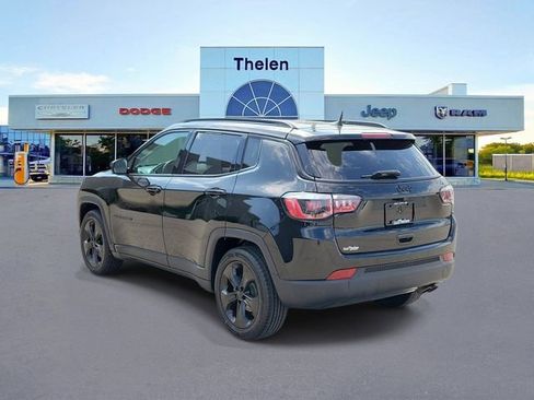 Used 2019 Jeep Compass Latitude FWD image 3