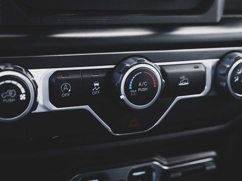 Used 2020 Jeep Gladiator Sport w/ Quick Order Package 24S image 14