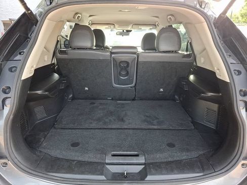 Used 2020 Nissan Rogue SV w/ Premium Package FWD image 29