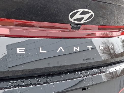 Certified 2025 Hyundai Elantra Sport image 29