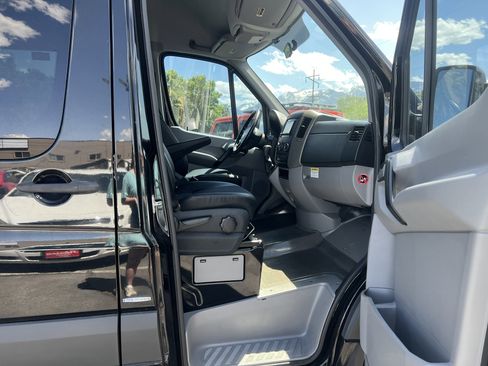 Used 2013 Mercedes-Benz Sprinter 2500 image 11