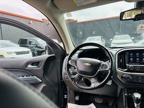 Used 2022 Chevrolet Colorado Z71 AWD/4WD image 37
