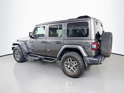 Used 2025 Jeep Wrangler Unlimited Sahara AWD/4WD image 5