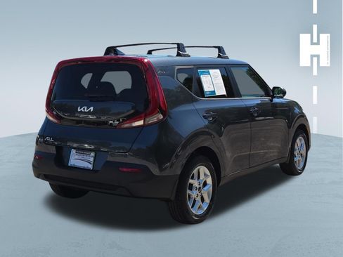 Used 2022 Kia Soul LX w/ Technology Package FWD image 4