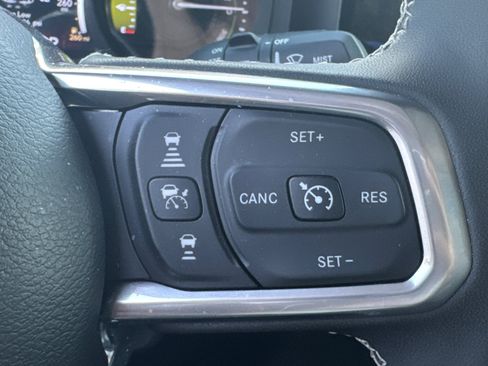 Used 2025 Jeep Wrangler Unlimited Sahara w/ Safety Group AWD/4WD image 27