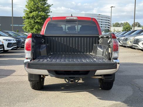 Used 2021 Toyota Tacoma TRD Off-Road AWD/4WD image 14