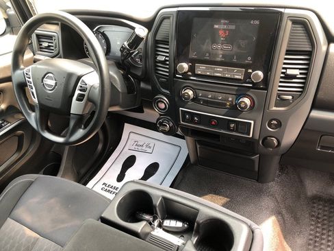Used 2022 Nissan Titan S AWD/4WD image 25