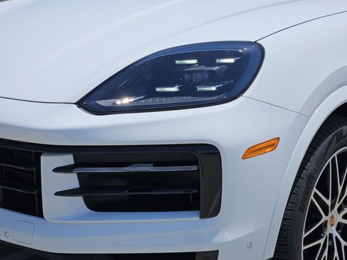 Certified 2026 Porsche Cayenne Coupe AWD/4WD image 12