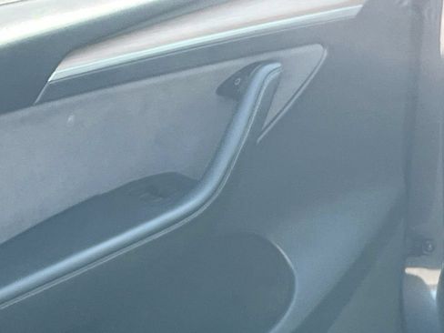 Used 2025 Tesla Model Y Long Range AWD/4WD image 16