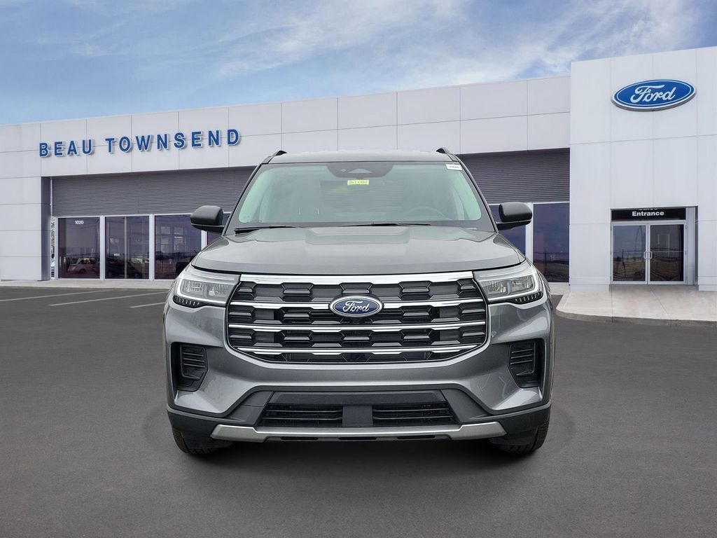 New 2026 Ford Explorer Active RWD image 2