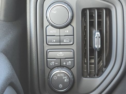 Used 2023 Chevrolet Silverado 1500 Custom image 14