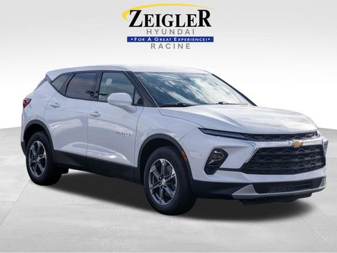 Used 2025 Chevrolet Blazer LT image 1