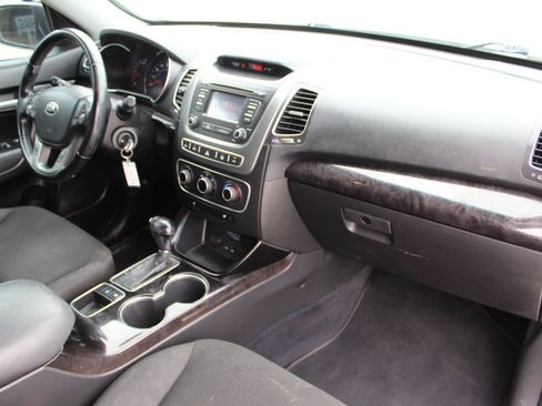 Used 2014 Kia Sorento LX AWD/4WD image 16