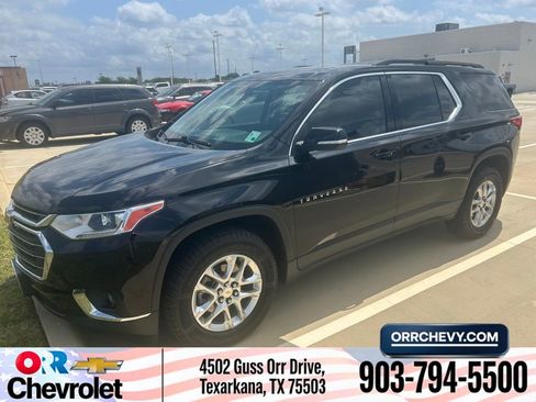 Used 2021 Chevrolet Traverse LT FWD image 1