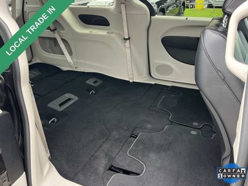 Used 2022 Chrysler Pacifica Touring-L FWD image 18