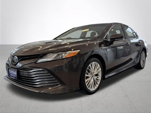 Used 2018 Toyota Camry XLE w/ Audio Package FWD image 2