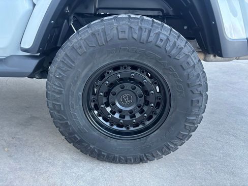 Used 2022 Jeep Gladiator Overland w/ Popular Equipment Package image 9