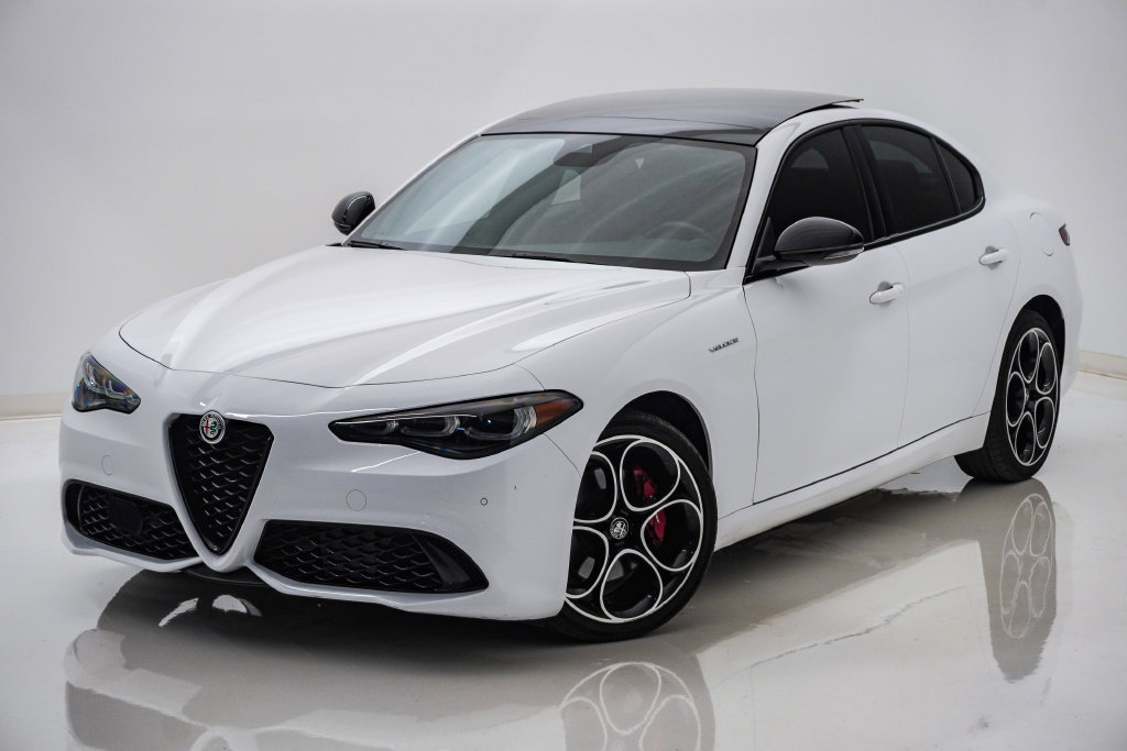 Used 2024 Alfa Romeo Giulia Veloce AWD/4WD image 3