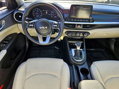 Used 2023 Kia Forte LXS w/ LXS Technology Package image 9
