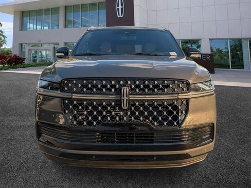 New 2026 Lincoln Navigator L Black Label AWD/4WD image 2