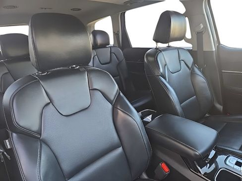Used 2025 Kia Telluride S AWD/4WD image 25