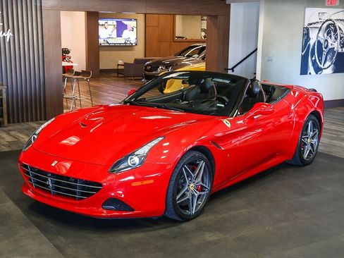 Used 2016 Ferrari California T image 40