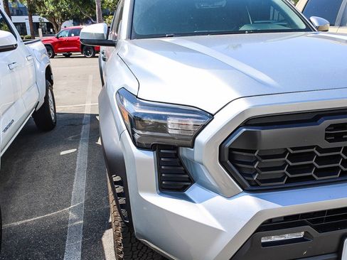 Used 2025 Toyota Tacoma TRD Off-Road image 5