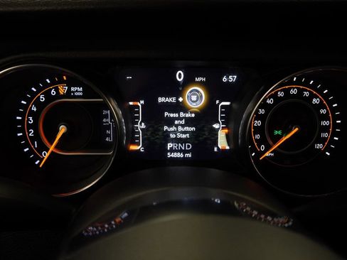 Used 2018 Jeep Wrangler Unlimited Sahara w/ Uconnect 4C Nav & Sound Group AWD/4WD image 33