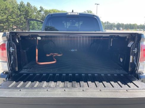 Used 2022 Toyota Tacoma TRD Sport w/ Technology Package AWD/4WD image 17