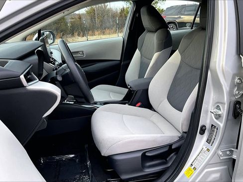 Used 2022 Toyota Corolla LE image 8