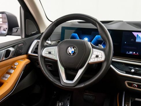 Certified 2025 BMW X7 xDrive40i w/ Premium Package image 11