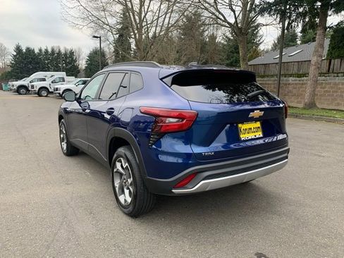 Used 2024 Chevrolet Trax LT w/ Driver Confidence Package image 3