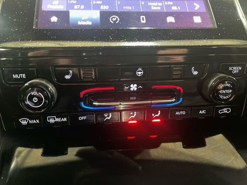 Certified 2021 Jeep Grand Cherokee L Laredo image 18