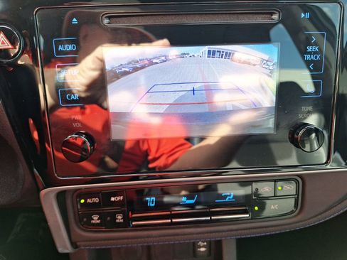 Used 2017 Toyota Corolla SE image 28