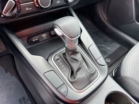 Used 2025 Kia Soul LX w/ LX Technology Package FWD image 20