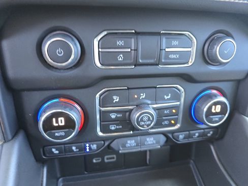 Used 2022 Chevrolet Tahoe Premier w/ Premium Package 2 RWD image 28