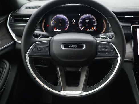 New 2025 Jeep Grand Cherokee Limited image 11