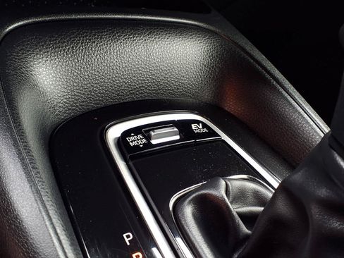 Certified 2025 Toyota Corolla SE FWD image 15