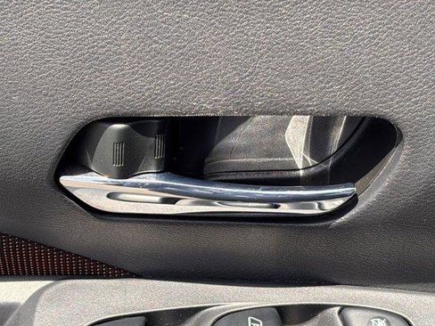Used 2023 Nissan Kicks SR w/ Interior Electronics Package FWD image 18