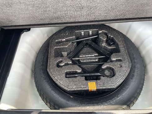 Certified 2025 Hyundai Venue SEL FWD image 29
