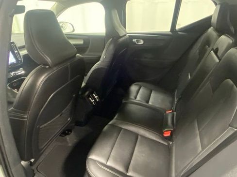 Used 2025 Volvo XC40 B5 Core image 13