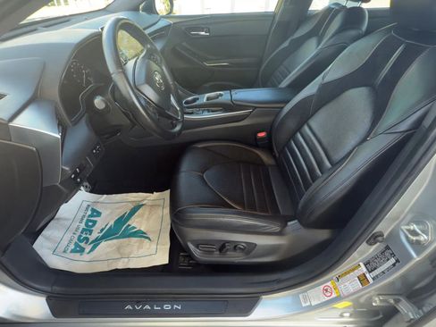 Used 2019 Toyota Avalon XSE image 9