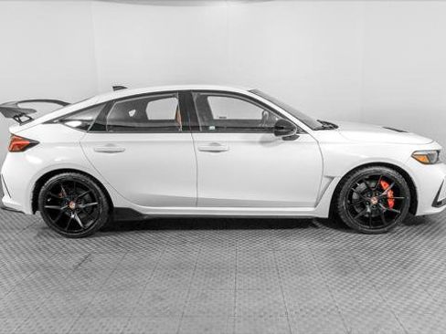 Used 2024 Honda Civic Type R image 9
