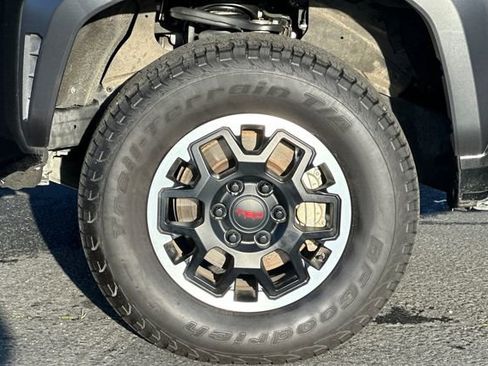 Used 2024 Toyota Tacoma TRD Off-Road image 29
