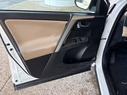Used 2015 Toyota RAV4 XLE image 22