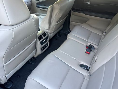 Used 2016 Honda Pilot Touring image 27
