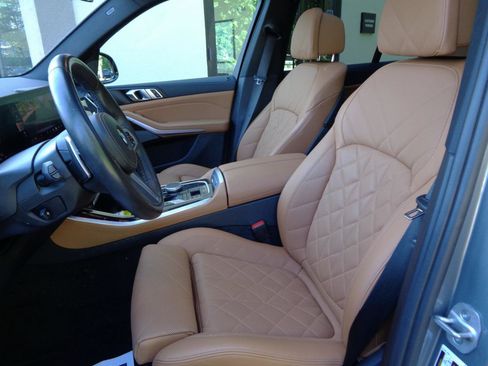 Used 2024 BMW X5 xDrive40i w/ M Sport Package AWD/4WD image 2