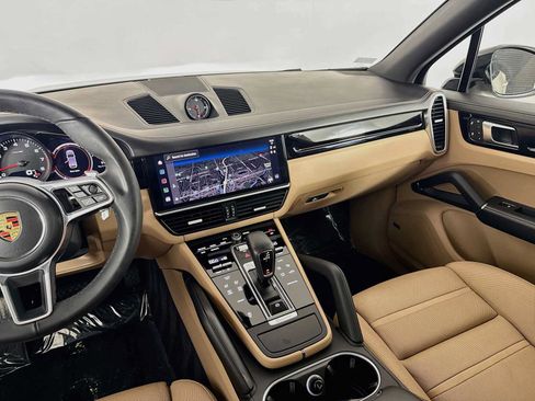 Certified 2023 Porsche Cayenne AWD/4WD image 25