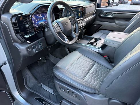 Used 2024 Chevrolet Silverado 2500 ZR2 image 2