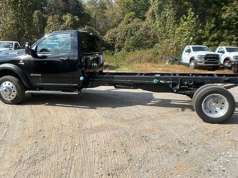 New 2025 RAM 5500 4x4 Regular Cab image 11